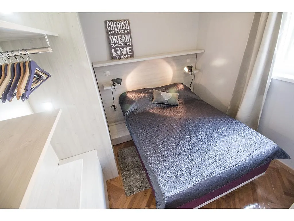 Shades Of Grey Apartments Split